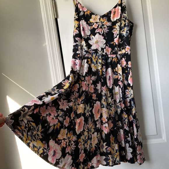🛍️ DONATED Gap | Soft Floral Dress A-line flowy black adjustable straps - Picture 3 of 10